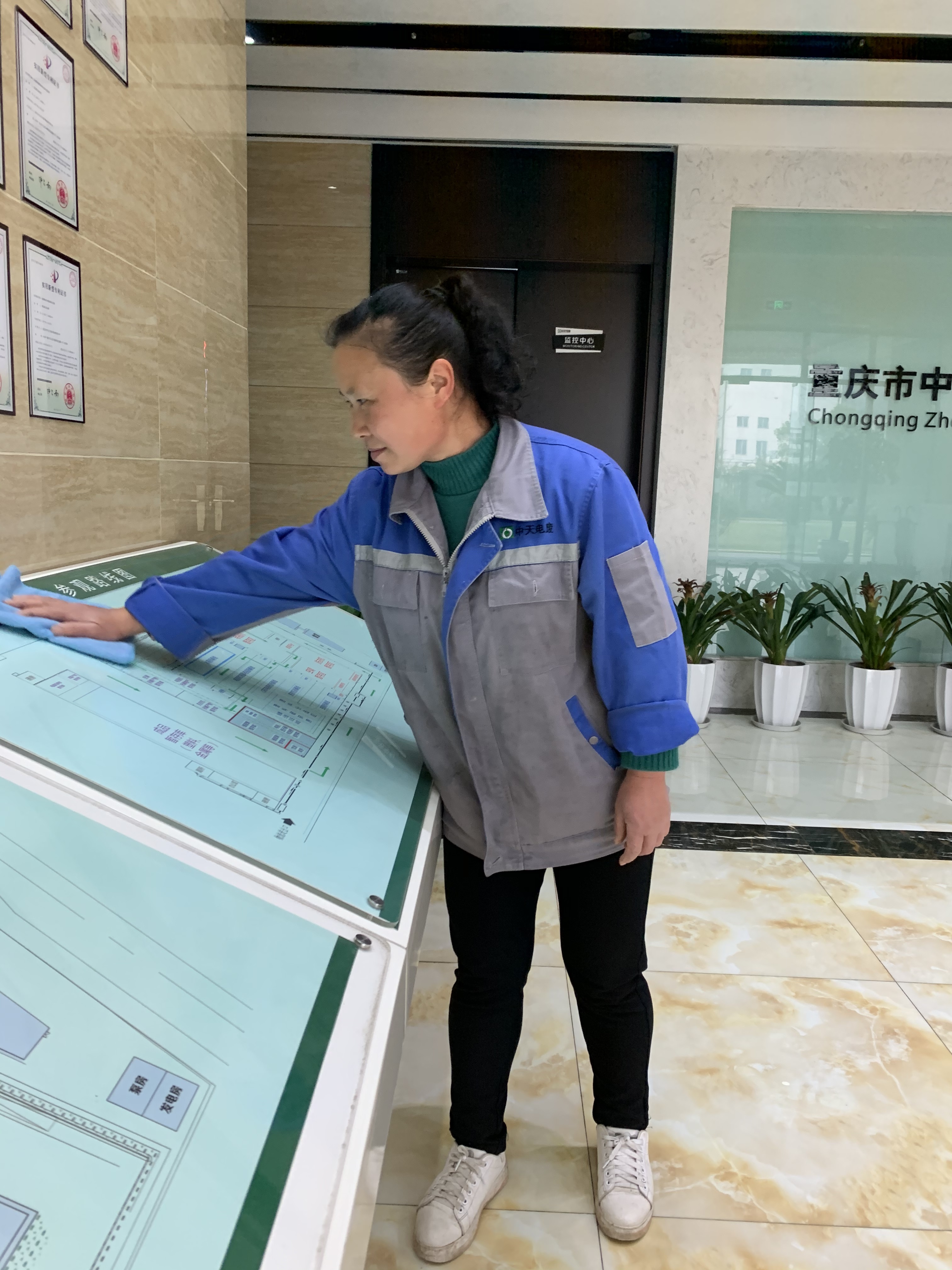 愛(ài)崗敬業(yè)，在平凡中創(chuàng)造美麗